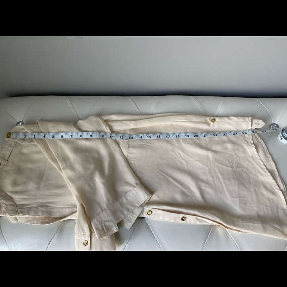 [💙🆓] Must have — Cream short sleeve polyester blouse with gold accents - Picture 11 of 12